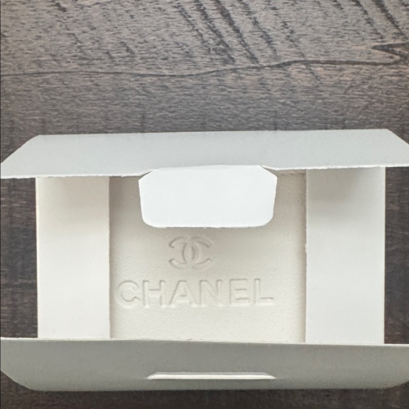 CHANEL GWP Set Denim Crossbody Bag, Dust Bag AND Chanel Card Pack NWT NIP 🔥 - Picture 12 of 15